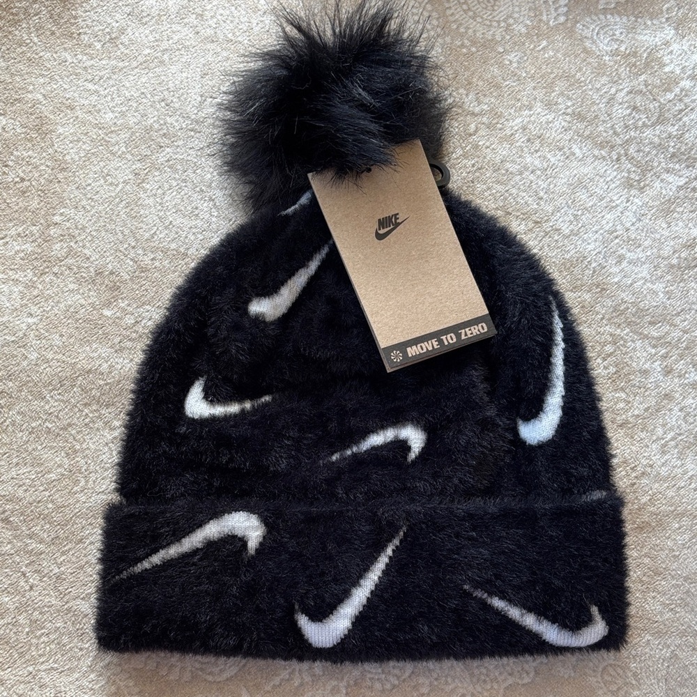 Brand New Nike Kids' Peak Pom Beanie Cap Black White Fuzzy Cozy Logo Winter Hat